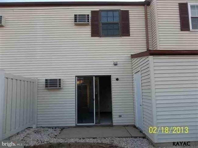Building Photo - 2 Bedroom Townhome in West York - Coming S...