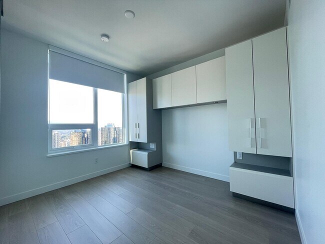 Building Photo - 6537 Telford Av