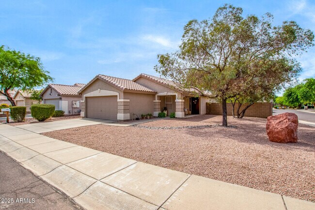 Foto del edificio - 3905 E Rockwood Dr