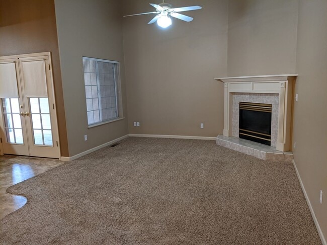 Building Photo - Beautiful 3-Bedroom, 2-Bath Duplex On A Corner Lot!