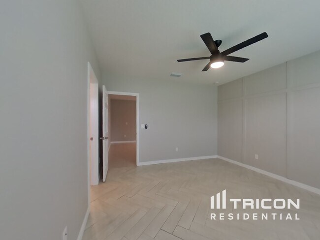 Foto del edificio - 8989 Royal River Cir