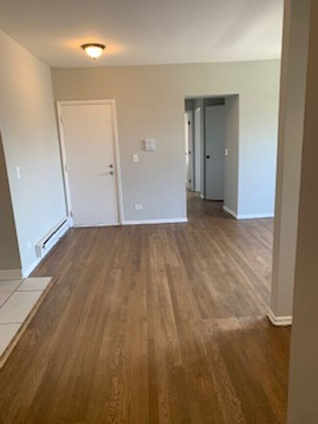 Foto del edificio - Rogers Park Three Bedroom/Two Bath New Renovation