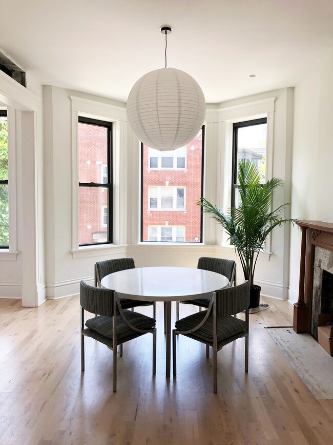 Building Photo - 2654 N Burling St