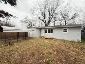 Building Photo - 2226 N Kentwood Ave