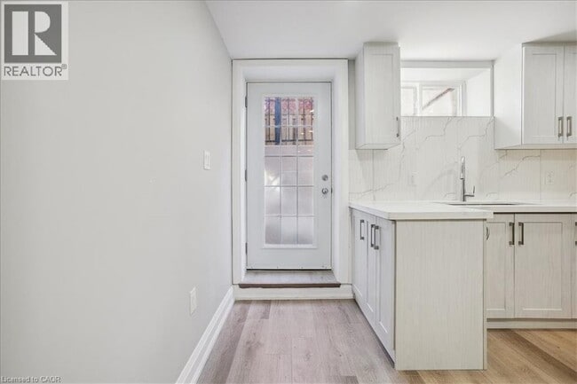 Building Photo - 2141 Cleaver Ave