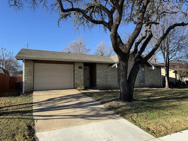 Building Photo - 3521 S Elm Dr