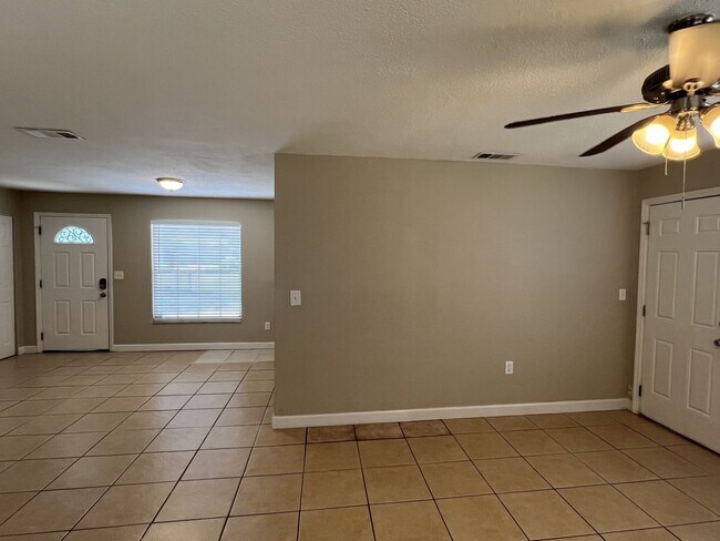 Building Photo - 1729 Flores Ct