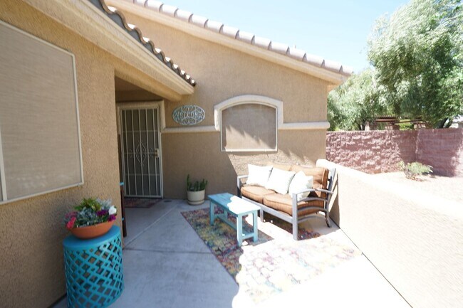 Foto del edificio - SHOWINGS AVAILABLE NOW