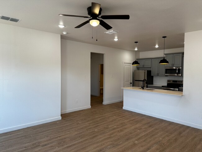 Building Photo - 5813 Urbana Ave