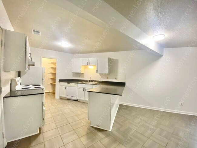 Foto del edificio - 5524 B St