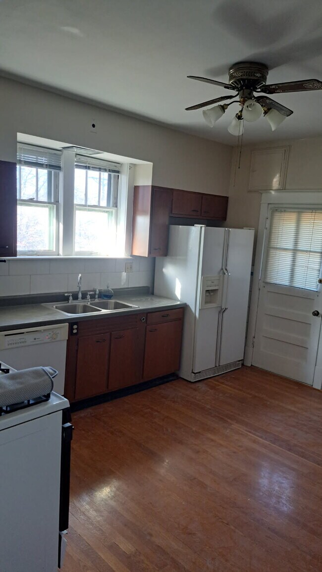 Building Photo - 5301 S Broadway St