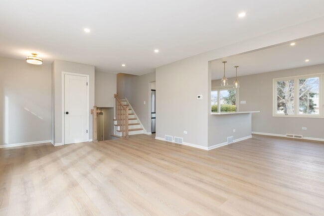 Building Photo - 8518 Candlelight Dr W