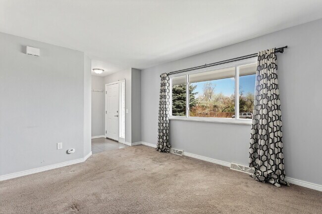 Foto del edificio - Southgelnn Townhome - 3 Bedrooms - 3 Bathr...