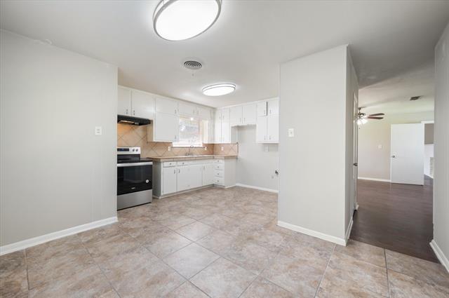 Building Photo - 5213 Santa Rosa Dr