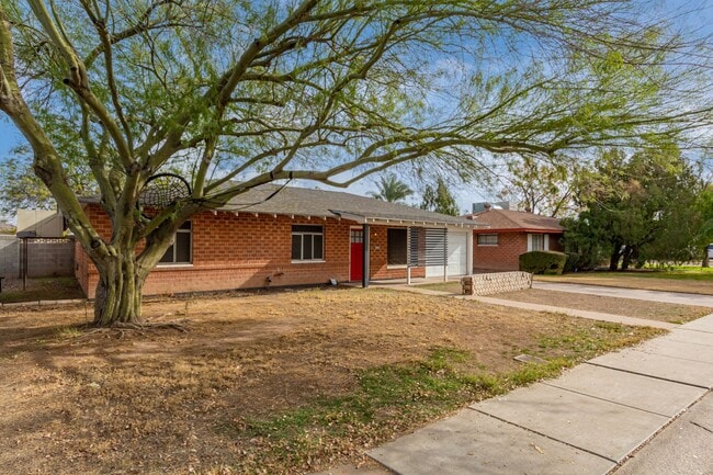 Building Photo - Welcome to this Unique and Historic 3 bed/...