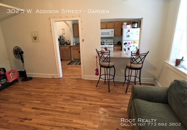 Foto del edificio - 3025 W Addison St