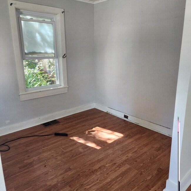 Dining room - 34 N B St
