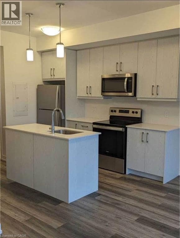 Building Photo - 20 Palace St