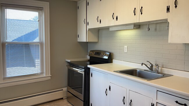 Building Photo - 54 Colburn St
