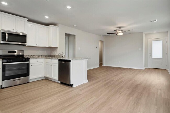 Foto del edificio - 15830 Berry Hl Dr