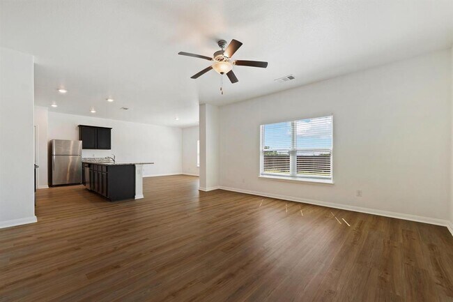 Foto del edificio - 317 Cres Park Dr