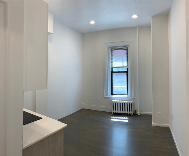 Building Photo - 280 Newbury St