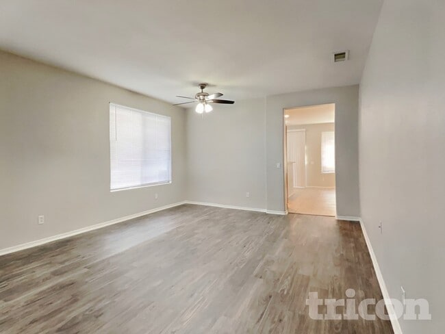 Building Photo - 6619 W Golden Ln