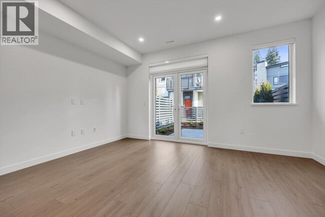 Building Photo - 3535 Highland Dr