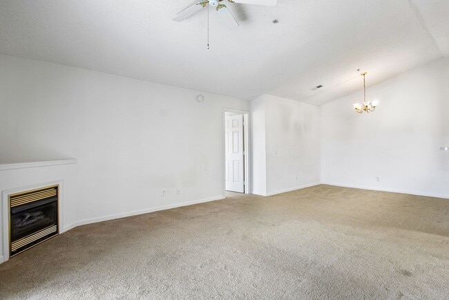 Building Photo - 2Bed/2Bath, Upgraded Condos in the Heart o...