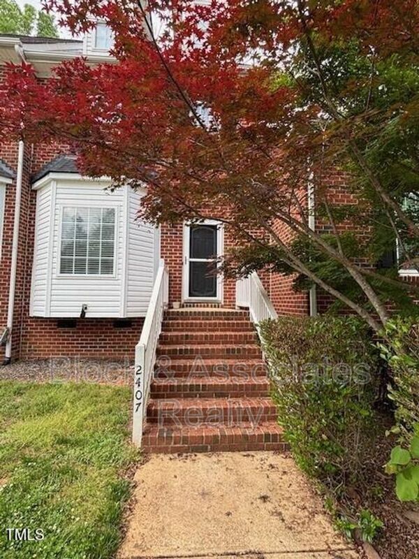 Primary Photo - 2407 Trout Stream Drive