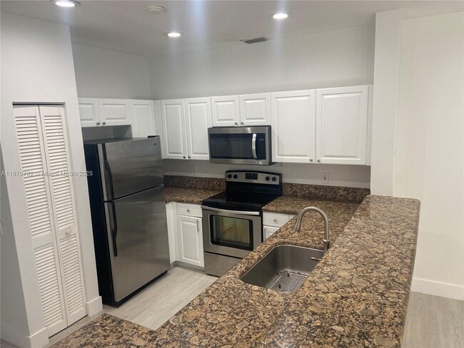 Foto del edificio - 241 E Bayridge Dr