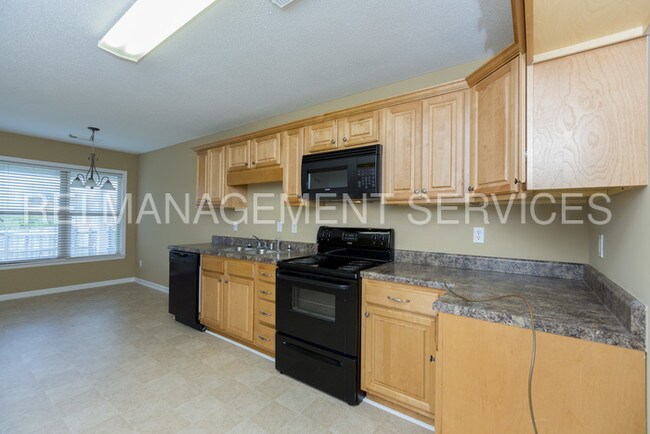 Foto del edificio - 16431 Waterbury Ln