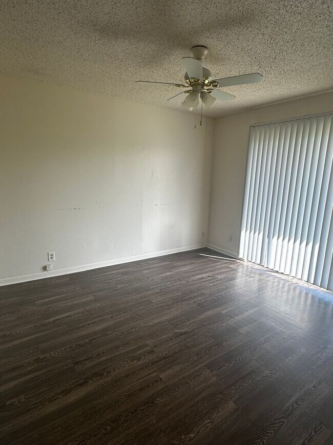 Building Photo - Lockwood Properties4 (900 Sahara Ave)