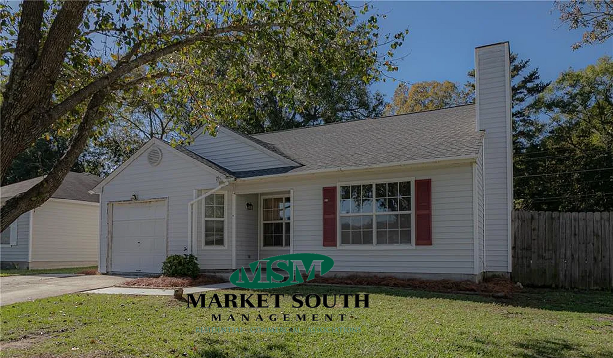 Primary Photo - 3 Bedroom Beauty in Laurelwood Plantation-...
