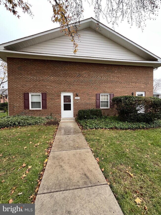 Foto del edificio - Modern Townhouse Living in Alexandria's Prime Location