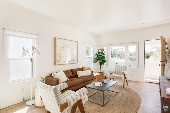 Building Photo - 5847 1/2 Ernest Ave-