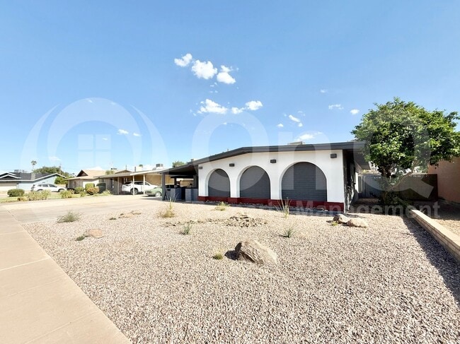 Foto del edificio - 1413 E Wesleyan Dr