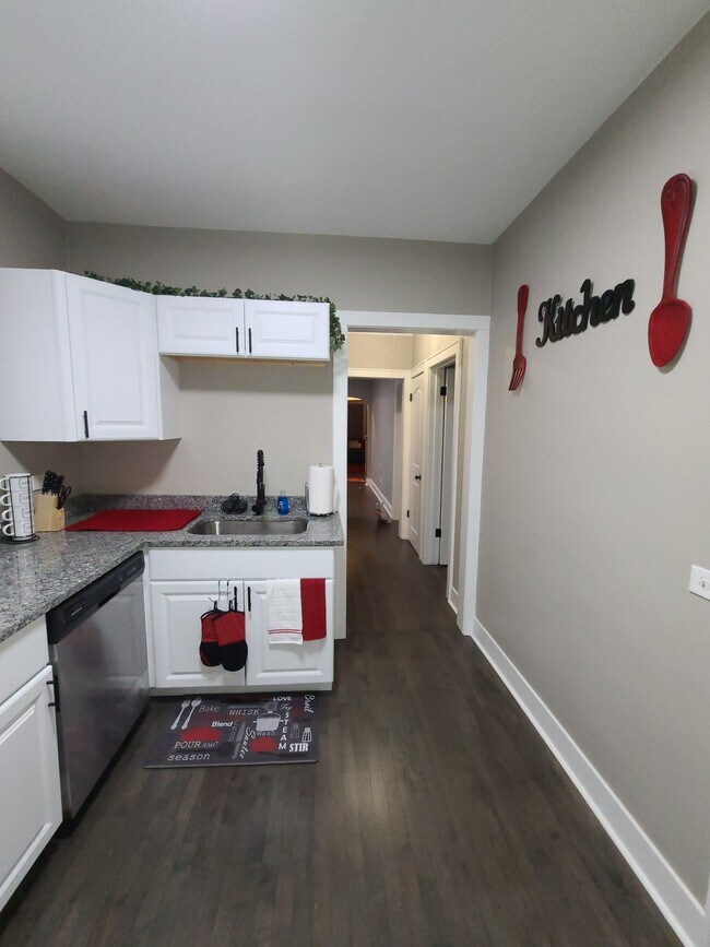 Foto del edificio - 5413 N Artesian Ave
