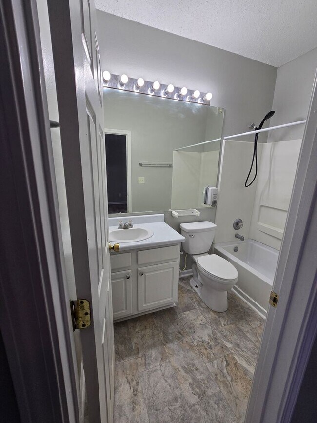 Building Photo - 509 Bridgestone Dr