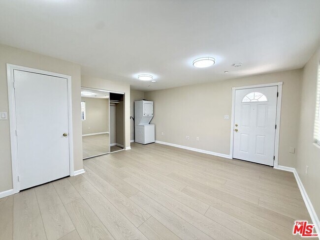 Foto del edificio - 364 N San Vicente Blvd