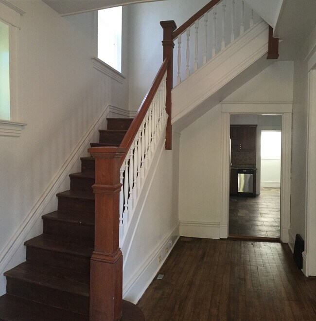 4 Bedroom 2 Bath House Near SEMO University House Rental in Cape