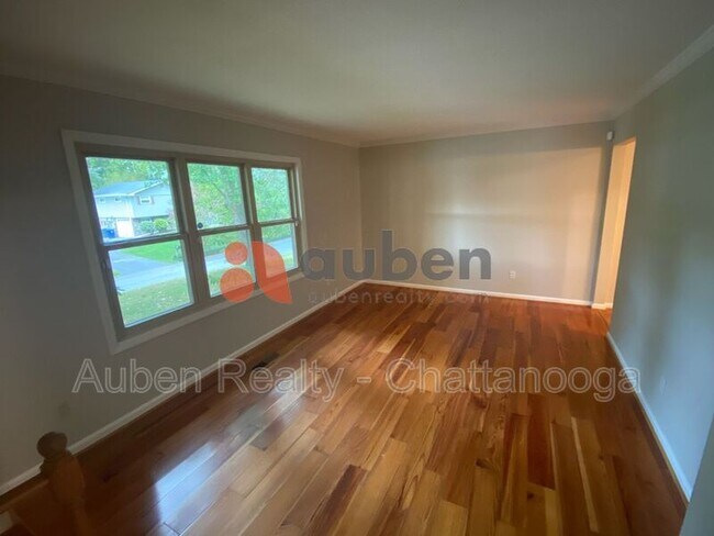 Foto del edificio - 809 Gloria Ln