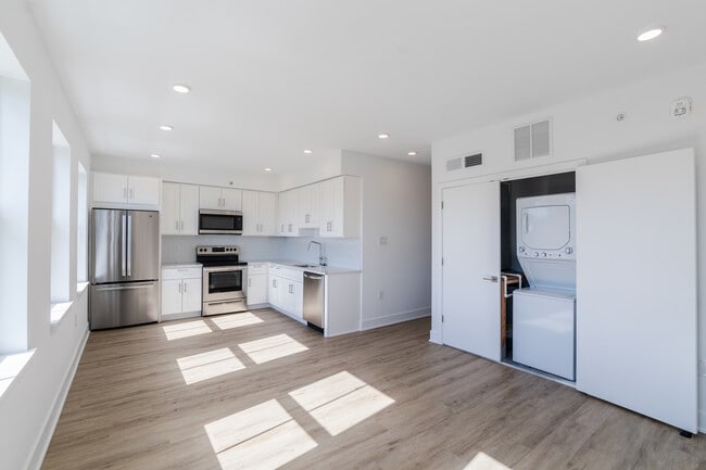 Building Photo - 1201 W Girard Ave