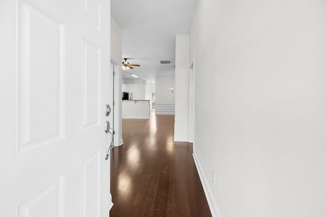 Building Photo - Port Wentworth Cottage