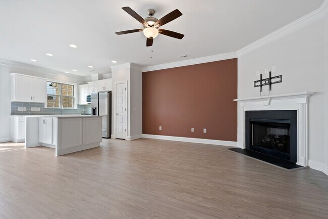 Foto del edificio - Available NOW! 2BR/2.5BA Townhouse in Mebane