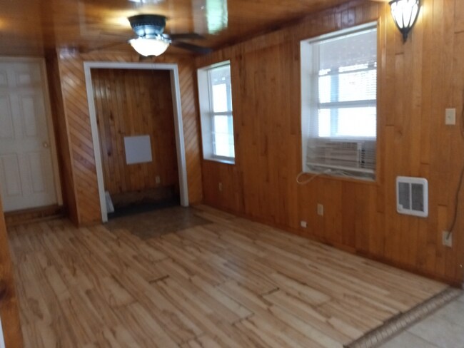 Foto del edificio - 1574 Armstrong Rd