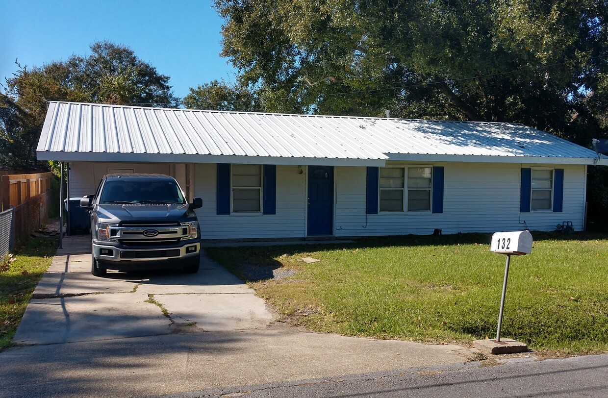 Front View of Home - 132 Woodrow St