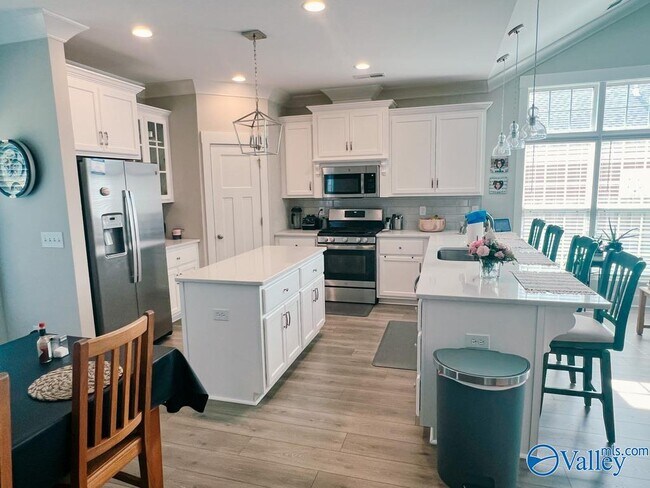 Building Photo - 129 Cragen Ln