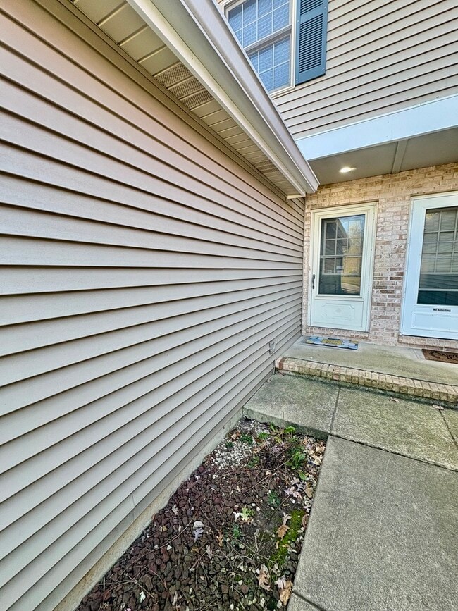 Building Photo - 213 Pamela Dr