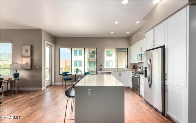Foto del edificio - 7300 E Earll Dr